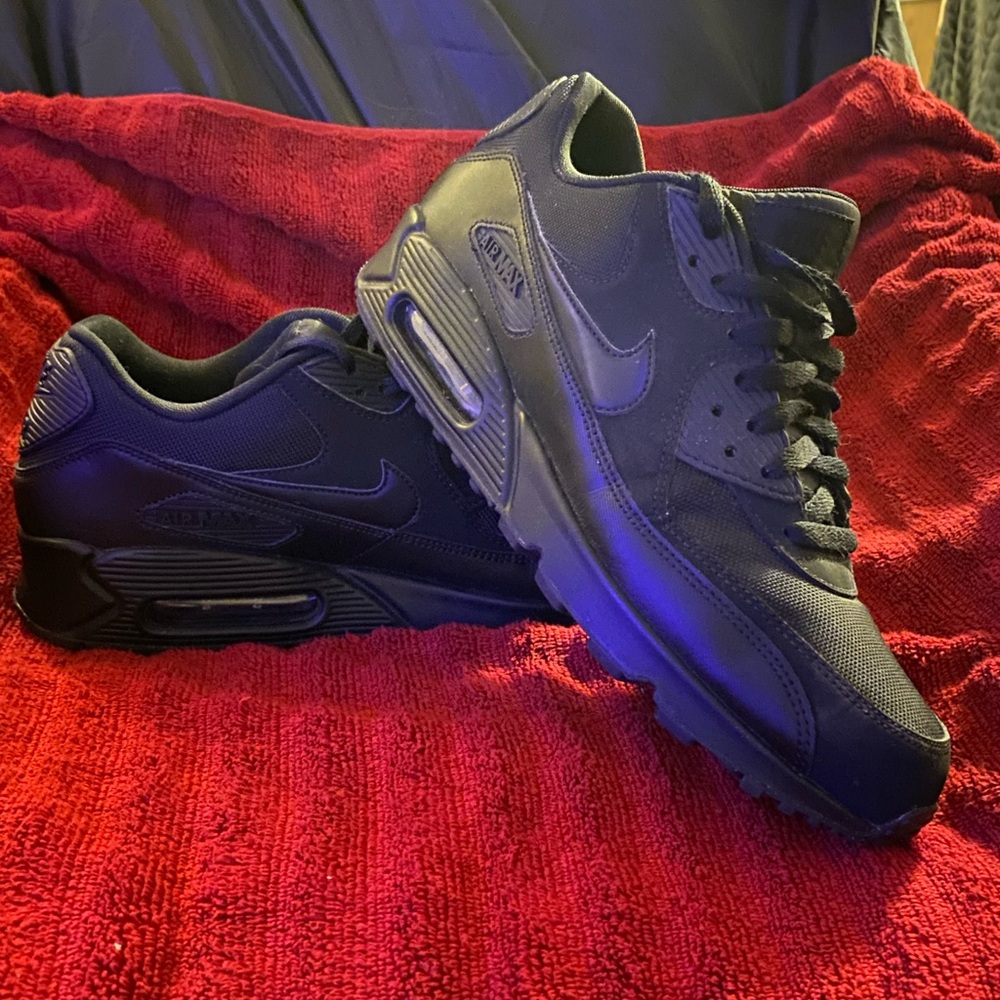 All Black Nike - Picture 4 of 7